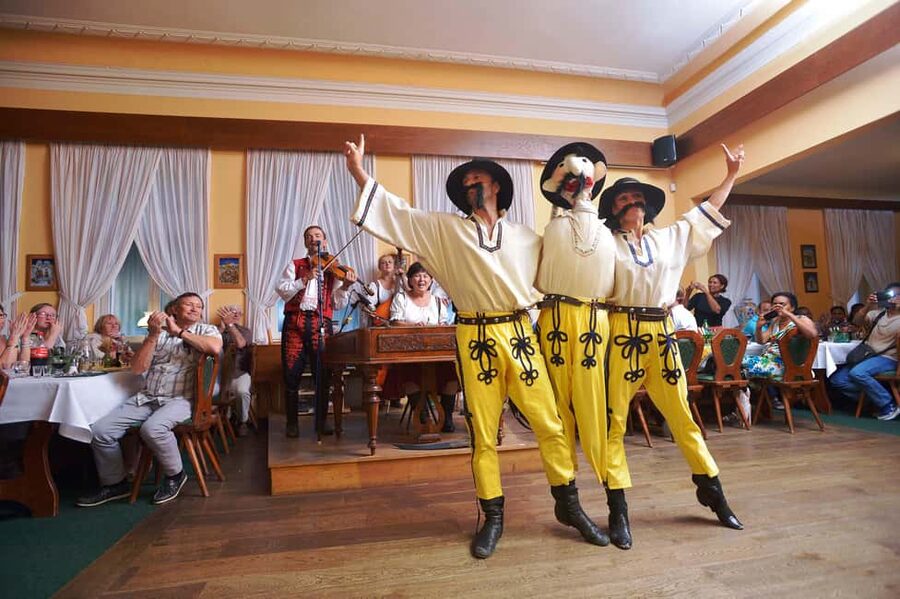 Prague: Folk Dancing Dinner Experience - Key things that make this Prague night worth it