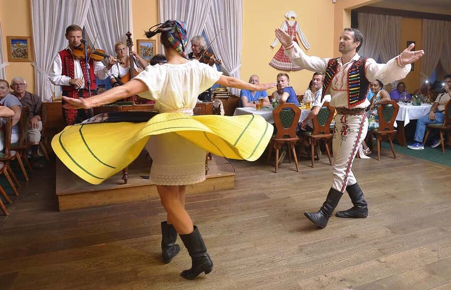 Prague: Folk Dancing Dinner Experience - Why a folk dancing dinner is a smart way to do Prague
