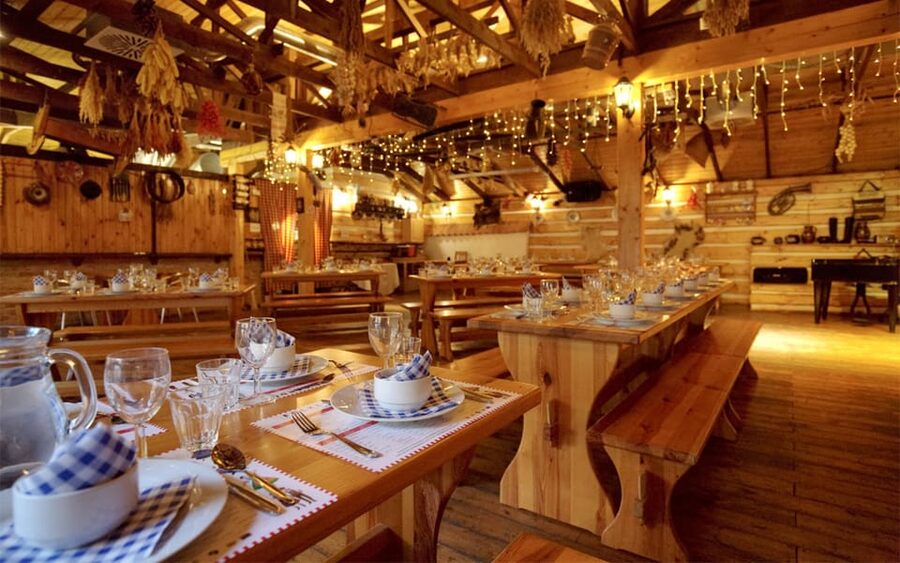 Prague: Folk Dancing Dinner Experience - Unlimited drinks: how they change the experience