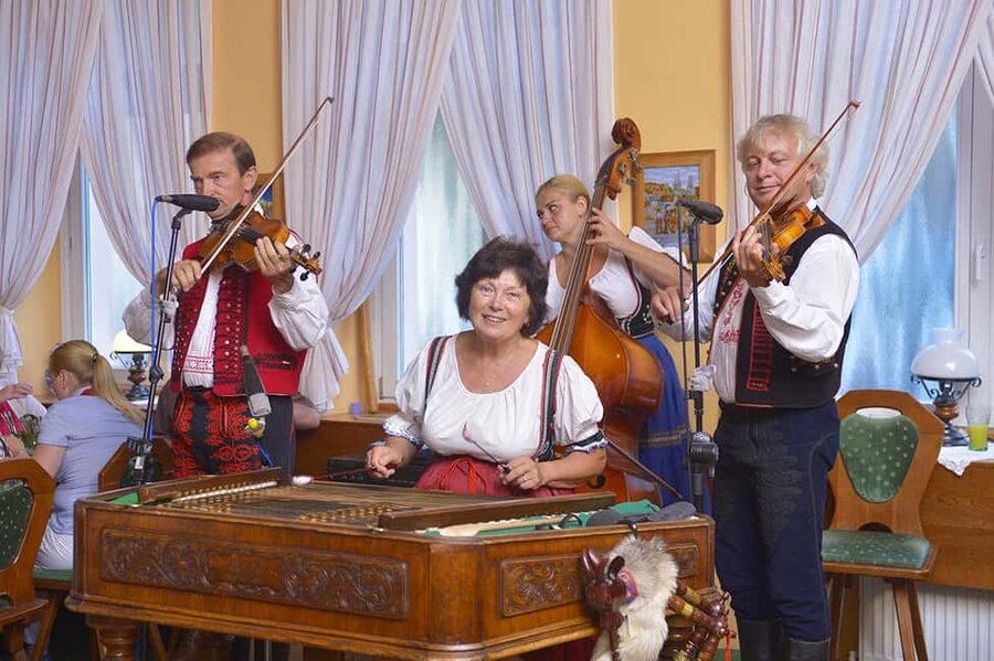 Prague: Folk Dancing Dinner Experience - The 4-course Czech dinner: what you actually get
