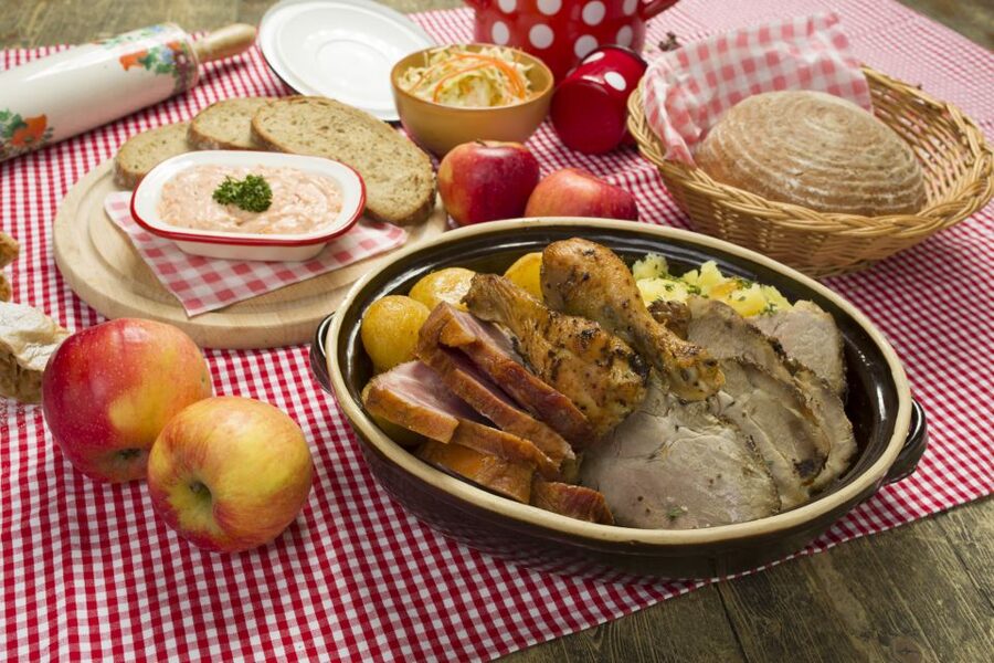 Prague: Folkloric Dinner Show with Unlimited Drinks - Key highlights that make this dinner show worth your evening