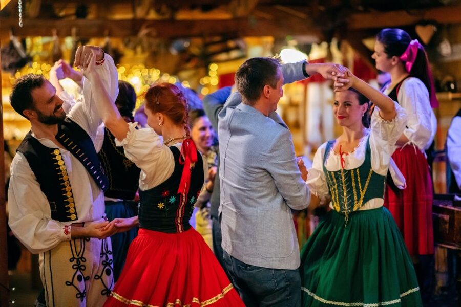 Prague: Folkloric Dinner Show with Unlimited Drinks - Prague folklore dinner show: where the night really happens
