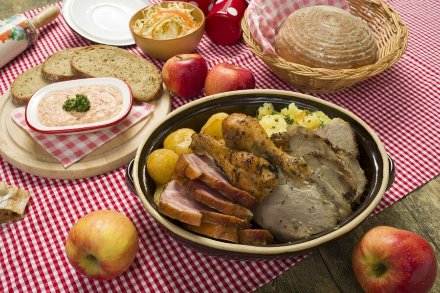 Prague: Folkloric Dinner Show with Unlimited Drinks - What you eat: four-course Czech comfort food with real menu choices