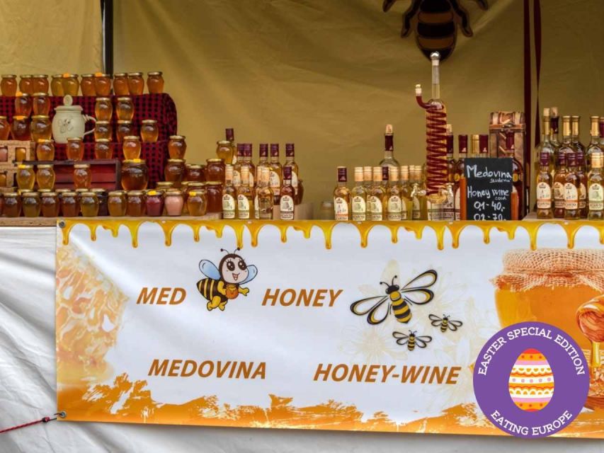 Prague: Food and Beer Guided Walking Tour with Tastings - Beer tasting at sea level, plus what craft Czech beer means here