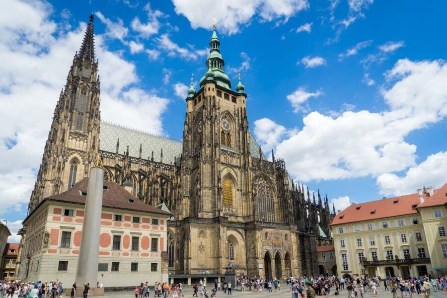 Prague: Full-Day Old Town, River Cruise & Prague Castle Tour - Charles Bridge Museum and Old Town Walking: Fast Start, Good Momentum