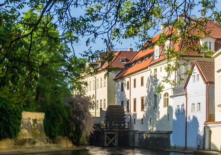 Prague: Full-Day Private Tour of Prague - 5 hours - Why a private Prague walk works better than doing it alone