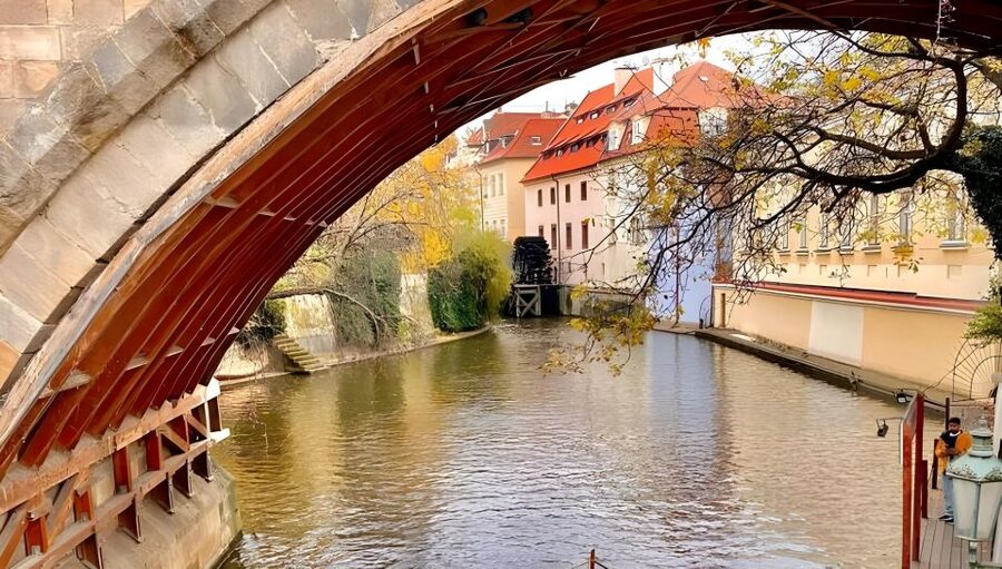 Prague: Full-Day Private Tour of Prague - 5 hours - Comfort and logistics: hotel pickup plus a transit ticket