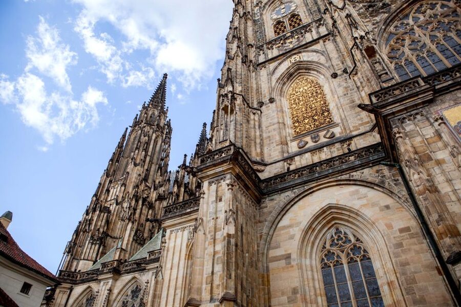 Prague: Full-Day Sightseeing Tour with Cruise and Lunch - Old Town Hall, Astronomical Clock, and Týn Church area stops
