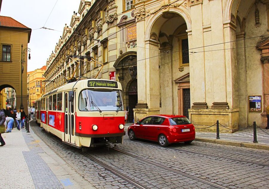 Prague: Full-Day Tour with Lunch and River Boat Cruise - Astronomical Clock to St. James and Ungelt: the Old Town details that feel real