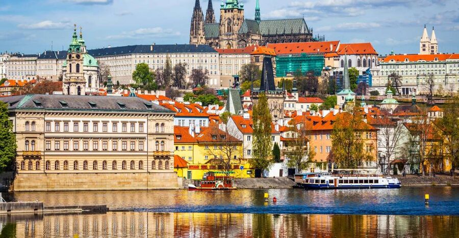 Prague: Full-Day Tour with Lunch and River Boat Cruise - Lunch break: why the Czech meal slot makes the day better