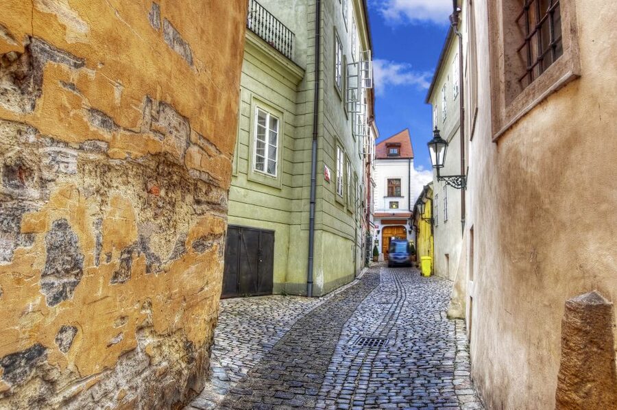 Prague: Full-Day Tour with Lunch and River Boat Cruise - Tram to Prague Castle: courtyards, St. George, and real pan views