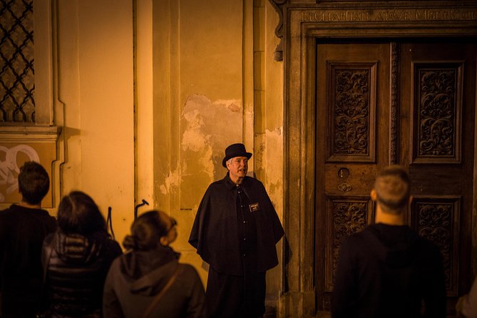 Prague Ghost and Legend of Old Town Walking Tour - Key things I’d notice right away