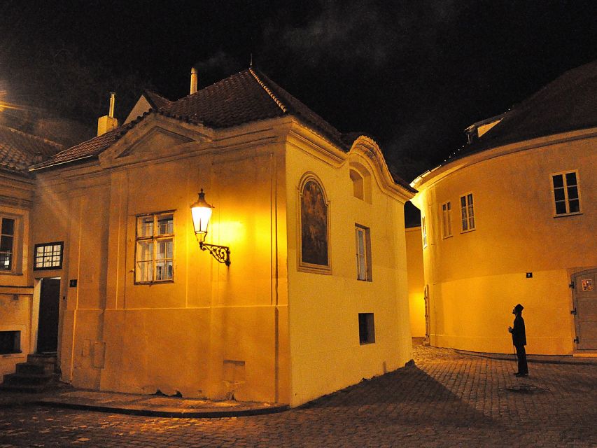 Prague: Ghost Tour - The Tight Lanes and In-Between Stops: Short Breaks That Matter