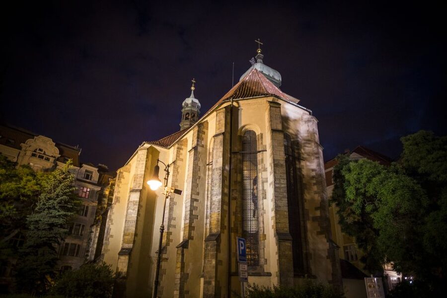 Prague: Ghosts and Legends of the Old Town Evening Tour - Starting Point Options and How the 90 Minutes Play Out
