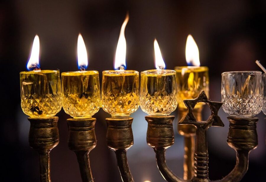 Prague: Guided Tour inside the Jewish Cemetery & Synagogues - Who this tour suits best
