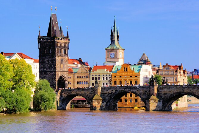 Prague Guided Walking Tour and Cruise with Authentic Czech Lunch - Meeting at Křižovnické náměstí and why the 10:00 am start helps