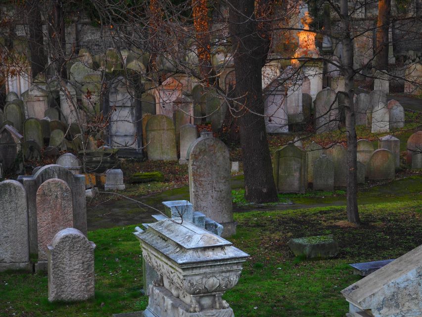 Prague: Guided Walking Tour of Prague's Jewish Quarter - Spanish Synagogue, Ceremonial Hall, and the Robert Guttmann gallery