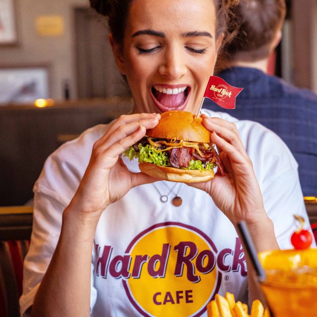 Prague: Hard Rock Cafe with Set Menu for Lunch or Dinner - Set-menu lunch or dinner: Acoustic vs Diamond