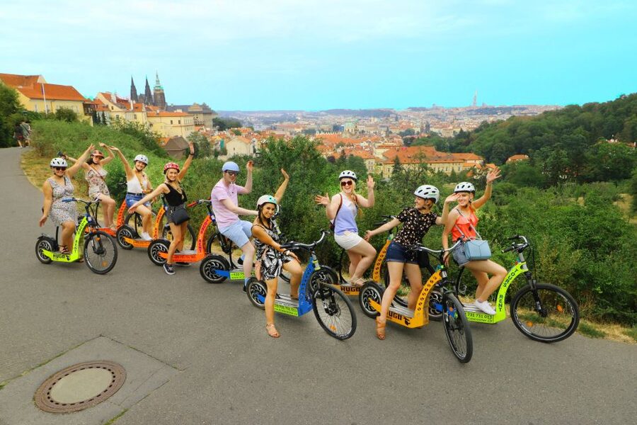 Prague: Highlights Tour on e-Scooter or eBike - St. Vitus Cathedral and the monastery beer moment