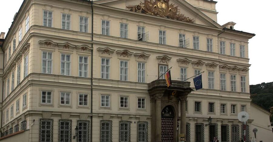 Prague: Highlights Walking Tour to the German embassy 1989 - Key highlights to plan for