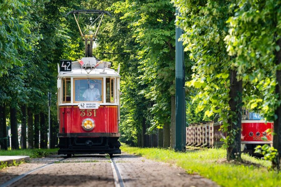 Prague: Hop-on Hop-Off Historical Tram Ticket for Line 42 - Timing and the meeting point, how to avoid the most common headaches
