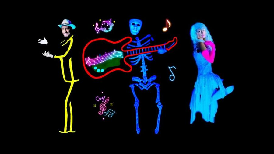 Prague: Images of Love Black Light Theatre Show - Timing and what to do before you go