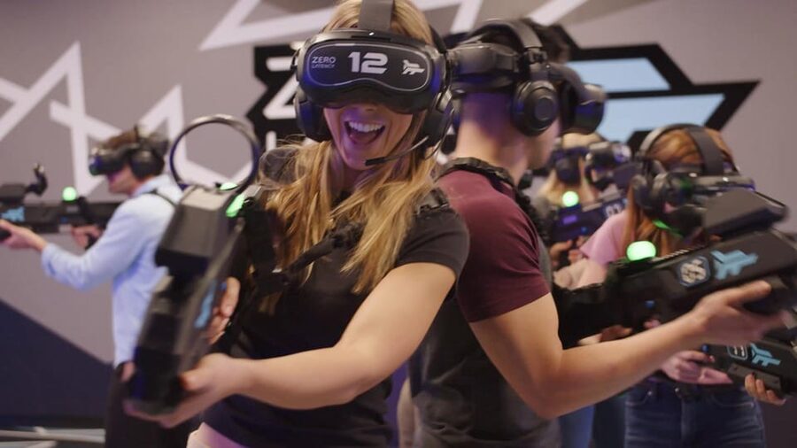 Prague: Immersive VR multiplayer experience - Picking from seven scenarios on the spot