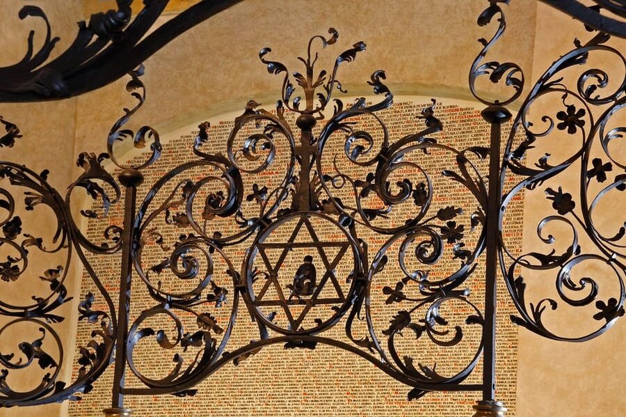 Prague Jewish Town/Skip-the-Line Official Entry Ticket - Old-New Synagogue (Altneushul): The Oldest Active Synagogue in Europe