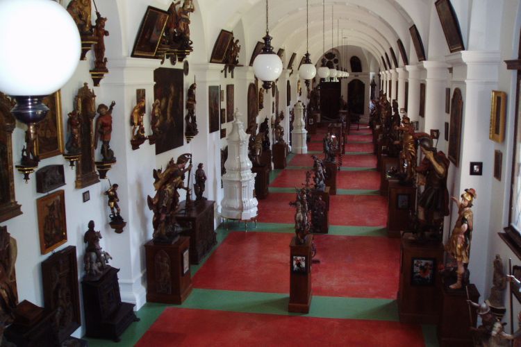 Prague: Karlštejn Castle Guided Tour with Entry Ticket - Should you book this Karlštejn guided tour from Prague?