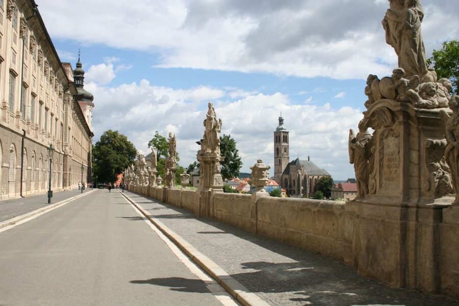 Prague: Kutná Hora, St Barbara's Cathedral and Bone Church - Your one-hour free time: how to spend it without rushing