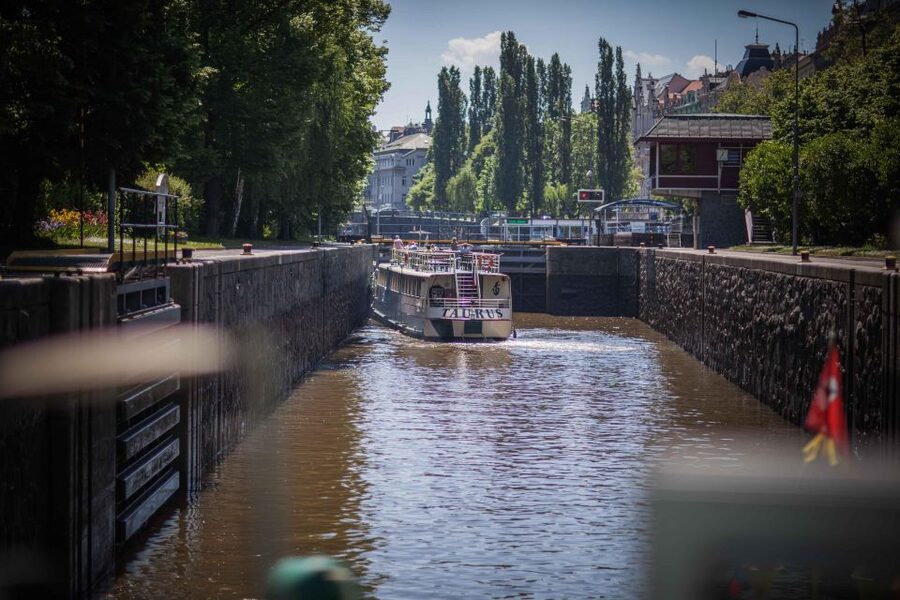 Prague: Lunch Cruise on Vltava River with open Buffet - Gliding Past Central Prague: A Skyline You Cannot Recreate on Foot