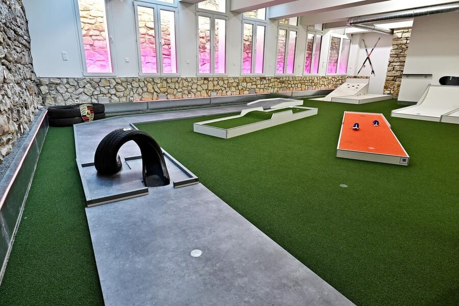 Prague: Mazemania Miniature Golf Experience - Price and Value in Prague: $12 for 18 Holes Plus Extras