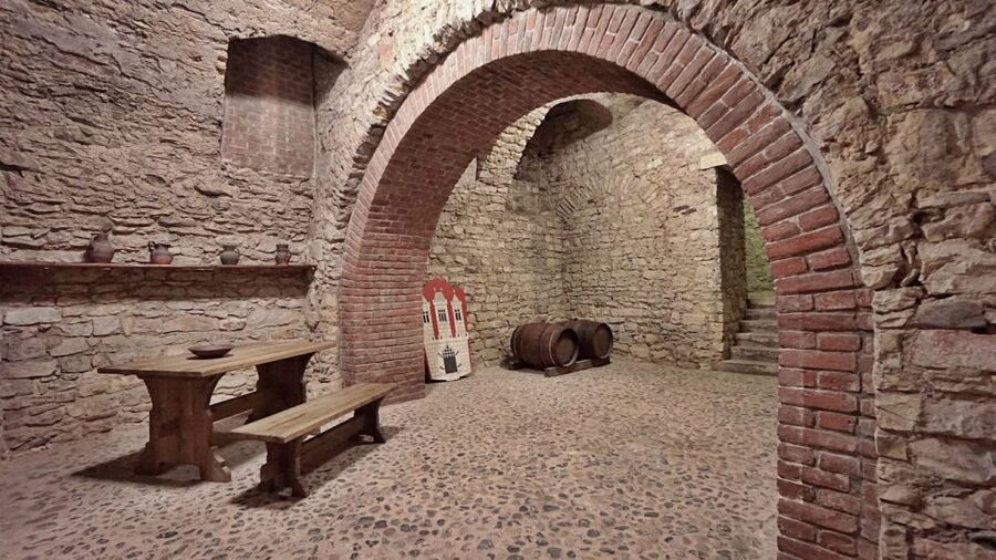Prague: Medieval Underground Guided Tour - Meeting point at the Old Town Hall, where you do not want to wander