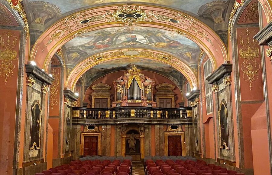 Prague: Mirror Chapel Classical Music Concert Ticket - Seating and timing: how to get the best view in a one-hour concert