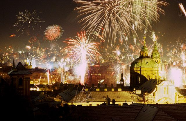Prague: New Year's Eve Pub Crawl & Karlovy Lazne Club Entry - Timing and route flow: choosing 18:55 vs 19:55