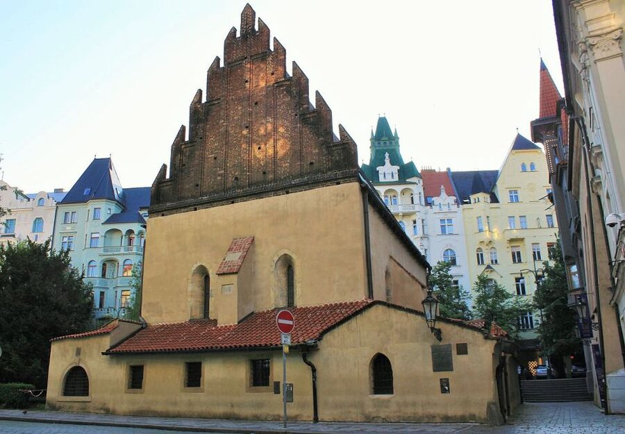 Prague: Old, New, and Jewish Towns Guided Walking Tour - Group and Pacing: How to Make Listening Easy