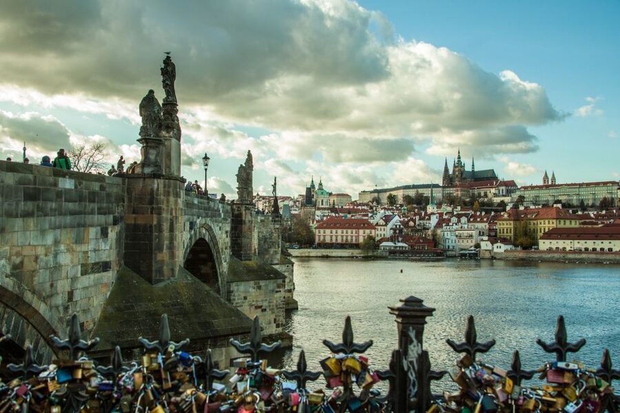 Prague: Old Town and Jewish Quarter Guided Tour in German - Kafka’s birthplace and the walk into Josefov