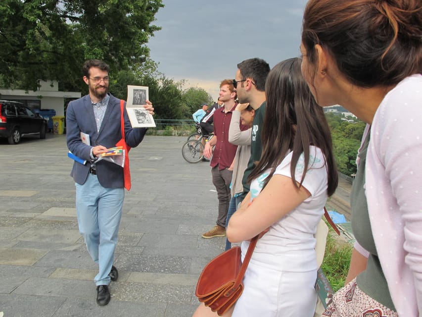 Prague: Old Town and Jewish Quarter Guided Walking Tour - Finding your guide at Obecní Dům, and the simple trick that avoids confusion