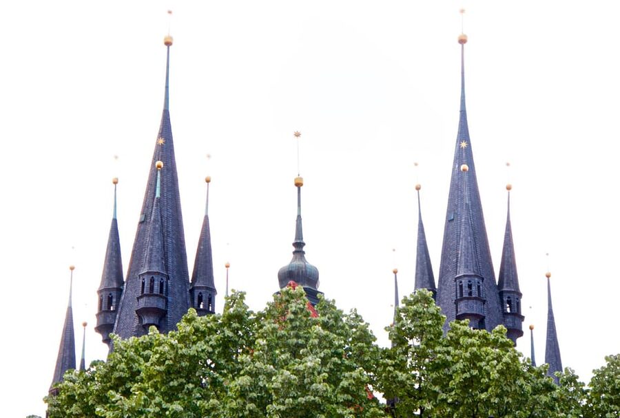 Prague: Old Town and Jewish Quarter Guided Walking Tour - Ungelt courtyard and Church of Our Lady before Týn: how trade and faith shaped the streets