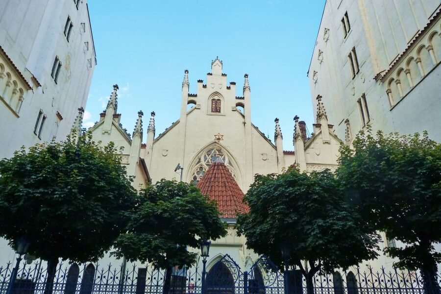 Prague: Old Town and Jewish Quarter Tour with Jewish Museum - Price and value for $62, plus the 2.5-hour pacing that works for most people