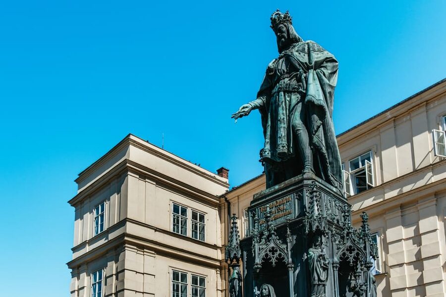 Prague: Old Town, Astronomical Clock and Underground Tour - The Astronomical Clock (Orloj): the stop everyone remembers