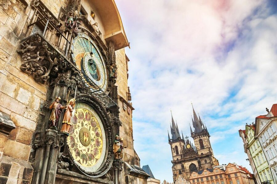 Prague: Old Town, Jewish Quarter & Astro Clock Walking Tour - Language Choices: German, English, Italian, Spanish