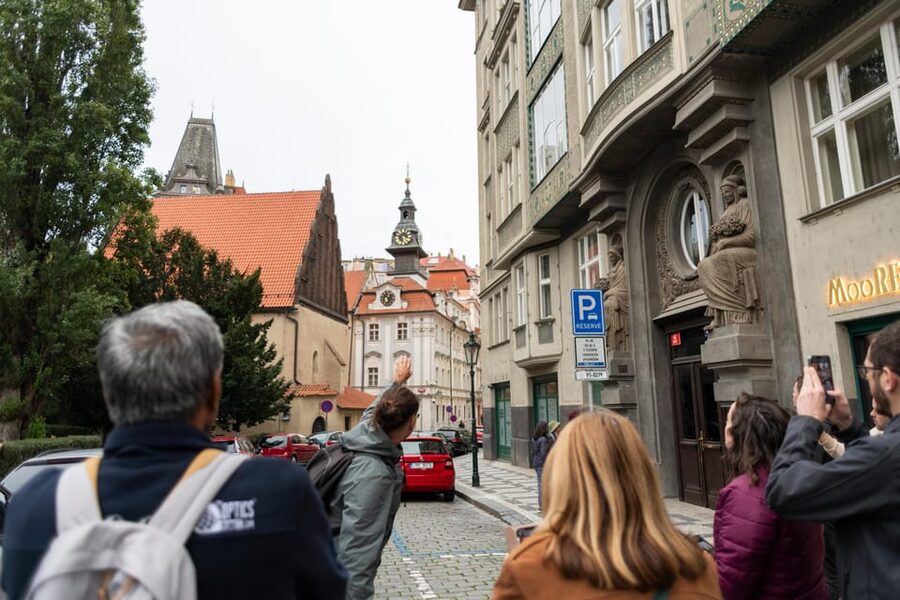 Prague: Old Town, Jewish Quarter & Astro Clock Walking Tour - Why This 150-Minute Walk Makes Prague Feel Easy