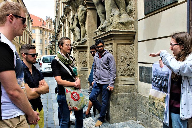 Prague Old Town, Medieval Underground and Dungeon Historical Tour - Finding the Meeting Point Near Malé Náměstí