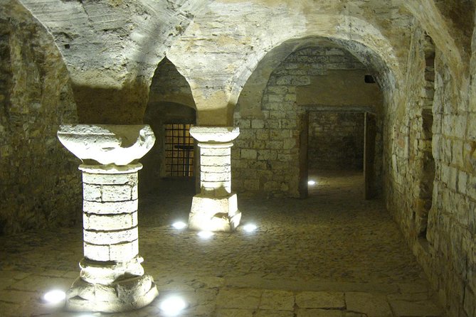 Prague Old Town, Medieval Underground and Dungeon Historical Tour - The Surface Walk: Old Town Context First