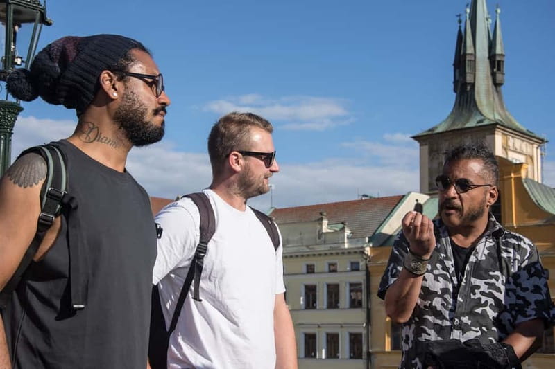Prague: Old Town, Prague Castle & River Cruise Day Tour - The Astronomical Clock stop, and how to use that time for better photos