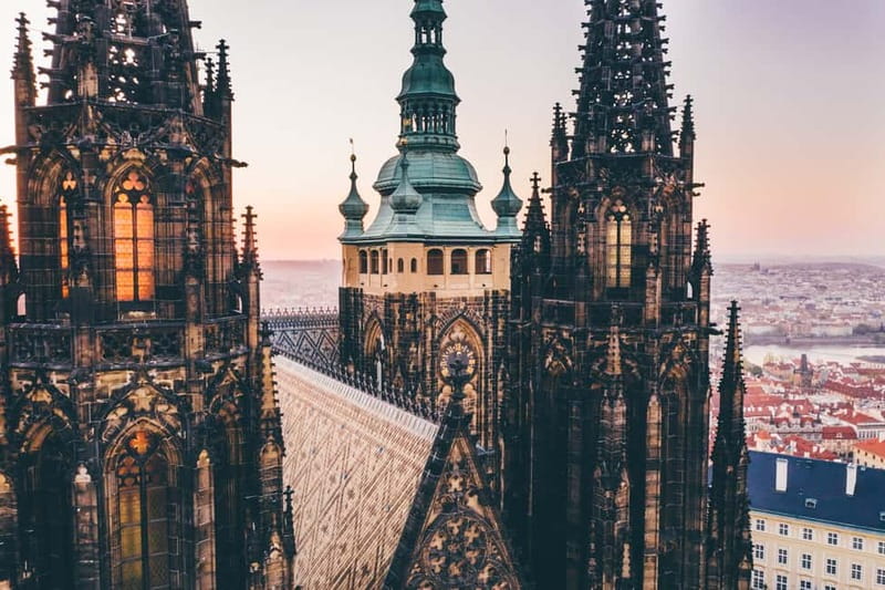 Prague: Old Town, Prague Castle & River Cruise Day Tour - The midday break: how to plan lunch and recharge without losing your rhythm
