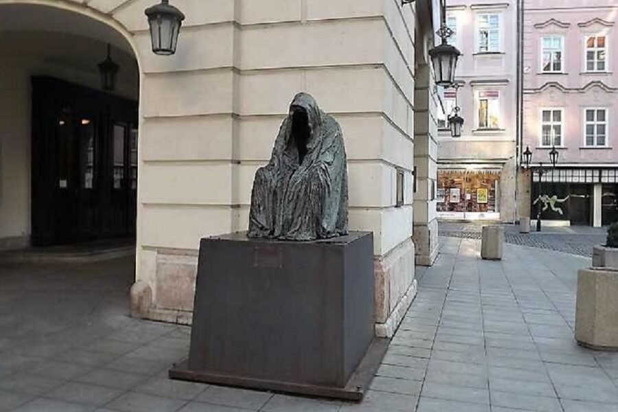 Prague: Old Town Tour & National Museum Skip-the-Line Ticket - Value and pricing: is $40 a good deal for what you get?