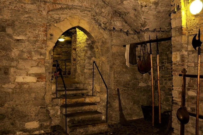 Prague Old Town, Underground and House of Alchemy Tour - Hidden alleys and gothic courtyards, where medieval Prague actually feels close