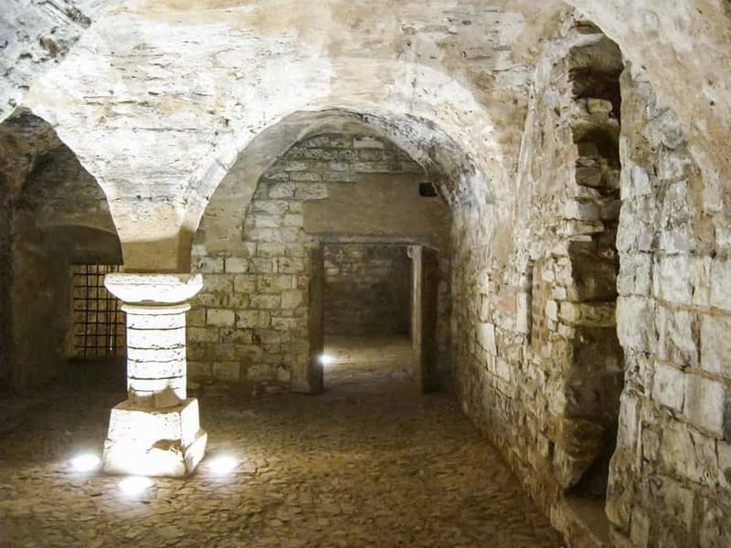 Prague: Oldtown, Medieval Underground & Dungeon History Tour - Key Highlights to Pin to Your Day